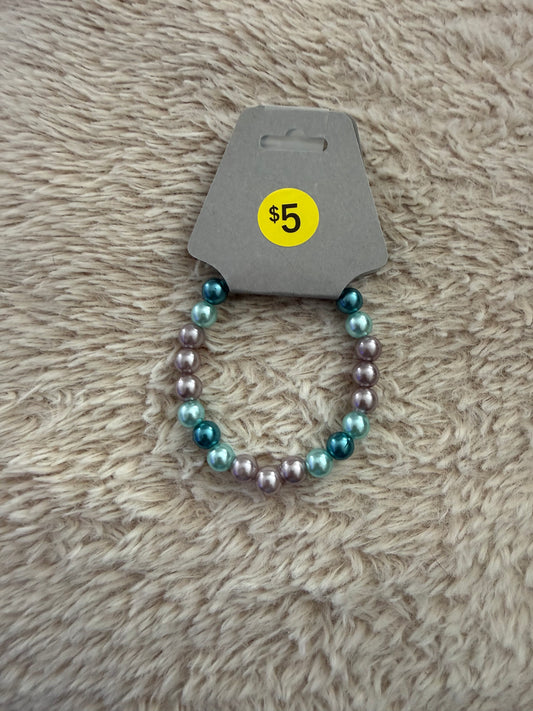 Elegant glass beaded bracelet